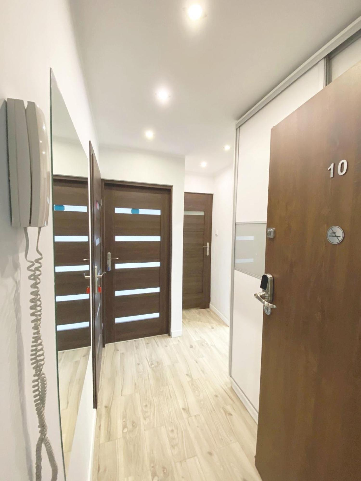 3Rooms-Balcony-Pkp - Deerrest Apart Wroclaw Bagian luar foto